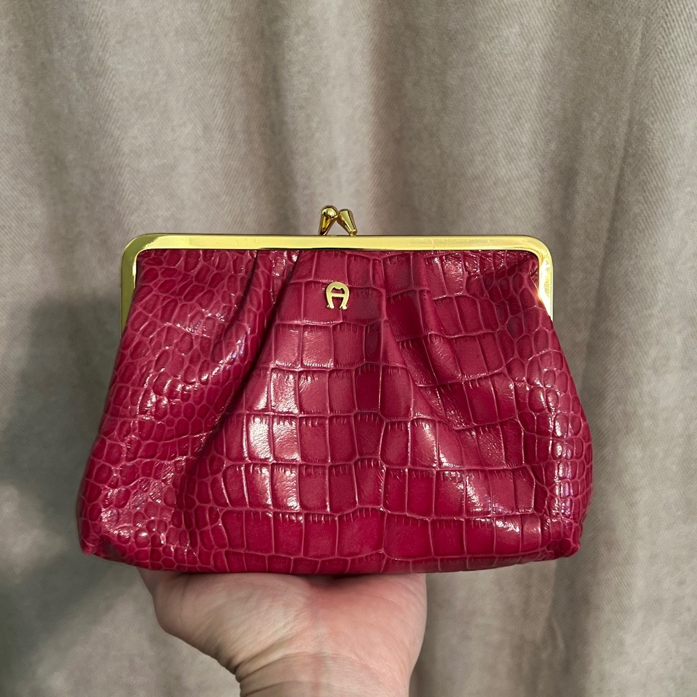 Vintage Etienne Aigner Clutch